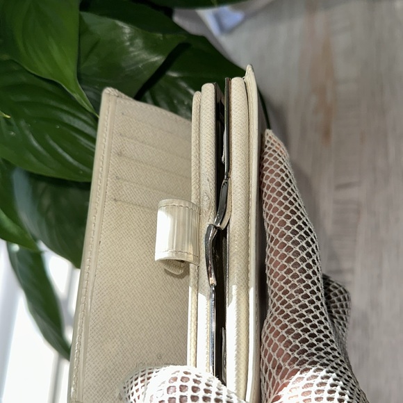 Louis Vuitton Off white Epi kisslock wallet - Picture 7 of 13